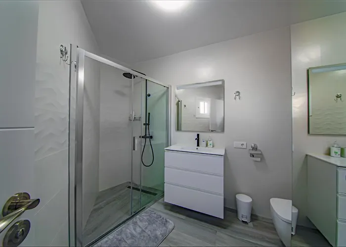 Park Royal 1 Apartment